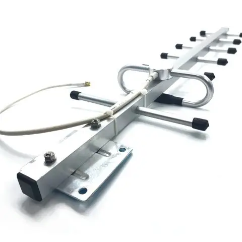High-gain antenna for 915/868 MHz band