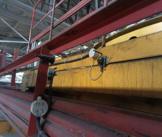 Industrial Super-Beacon installed on the crane's cart for precise Y tracking